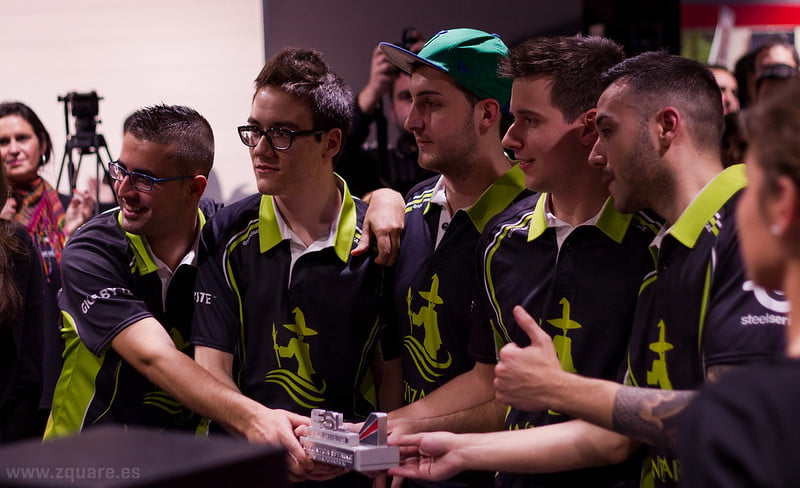 12033818285 b39664e4e9 c